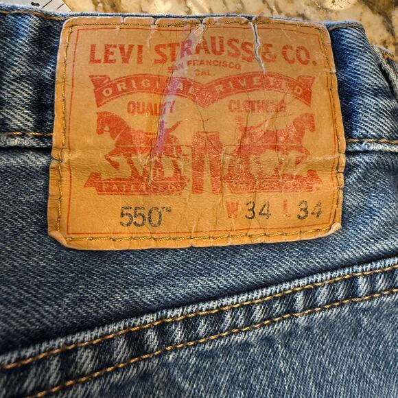 Levi’s 550 Jeans in a size 34 x 34 (Measure 33 x 33) - Picture 6 of 6